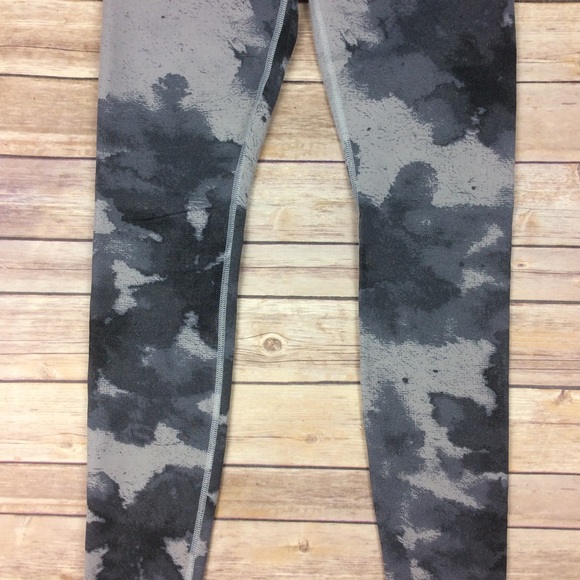 ❗️SOLD❗️Lululemon 4 Wunder Under Leggings - Picture 4 of 8